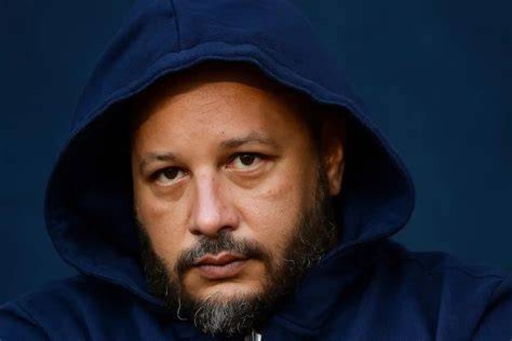 Biographie de Hicham Bendaoud que saiton du partenaire de Vitaa