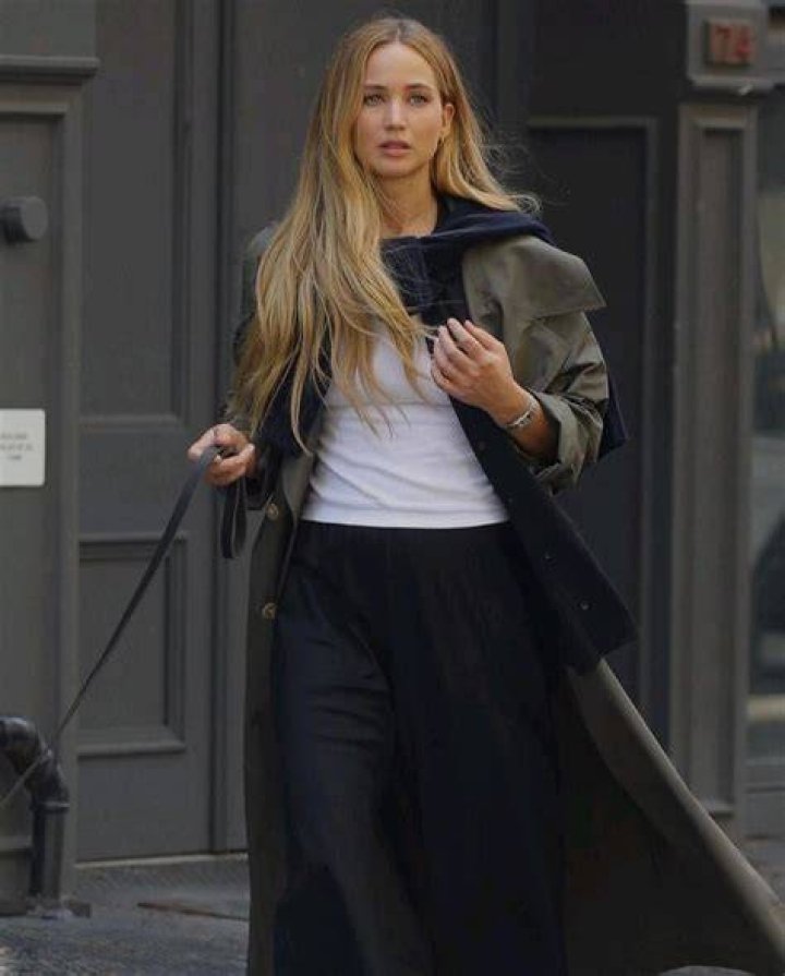 Jennifer Lawrence Seen Descent At 20th Century Fox Event. Hollywood Babes