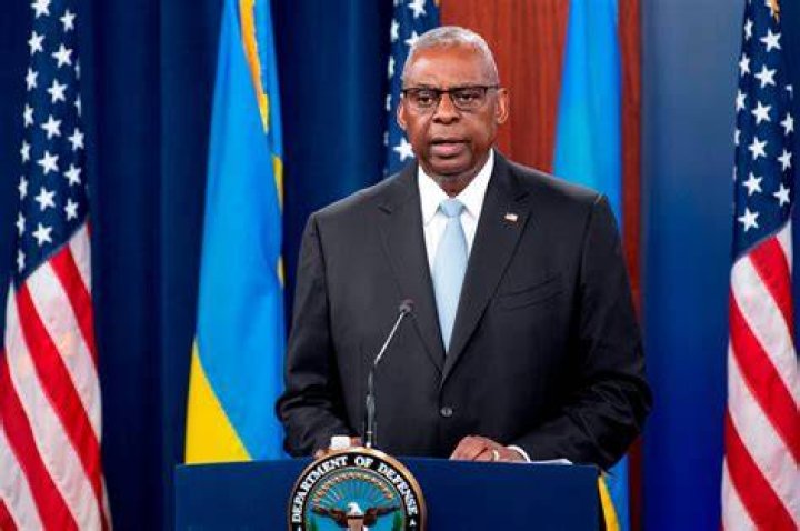 Lloyd Austin pierwszym czarnosk&oacute;rym sekretarzem obrony Stan&oacute;w