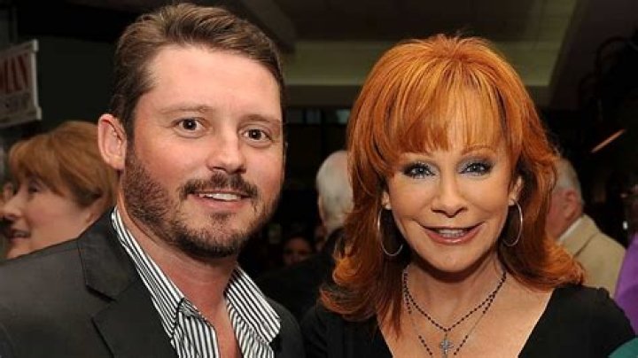 Reba McEntire Supported Ex DaughterinLaw Kelly Clarkson amid Divorce